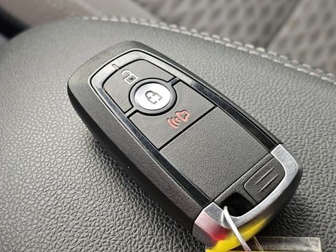 Used 2020 Ford Escape SE image 32