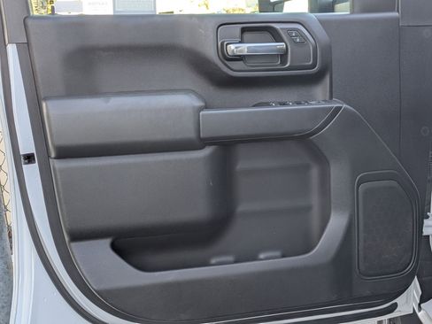 Used 2022 Chevrolet Silverado 2500 Custom w/ Custom Value Package image 16