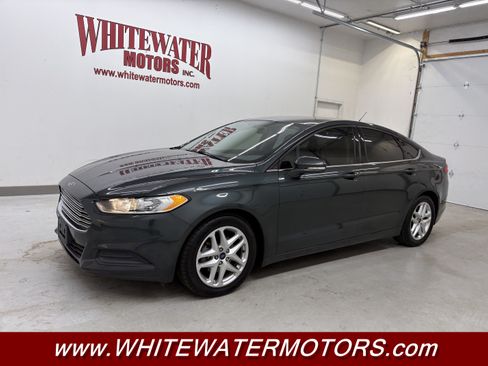 Used 2016 Ford Fusion SE FWD image 1