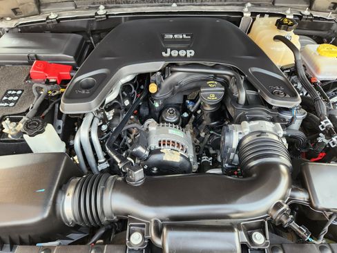 Used 2020 Jeep Wrangler Unlimited Sport S image 39