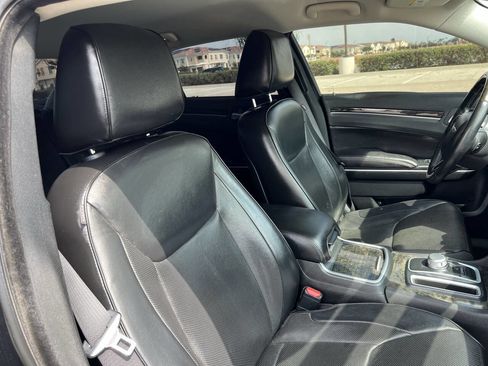 Used 2018 Chrysler 300 Limited image 12