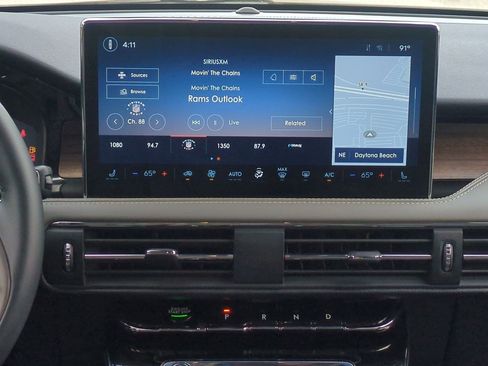 Used 2025 Lincoln Corsair Grand Touring image 19