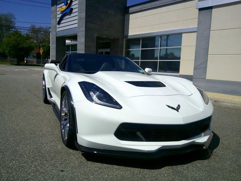 Used 2015 Chevrolet Corvette Z06 w/ 3LZ Preferred Equipment Group RWD image 20
