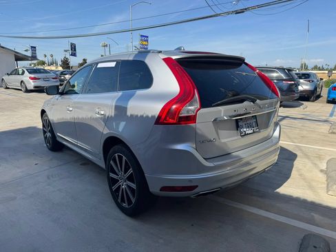 Used 2016 Volvo XC60 T5 Premier w/ Proximity Package FWD image 5