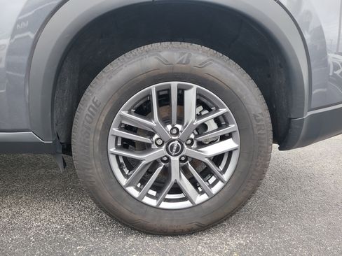 Used 2025 Nissan Rogue S image 8