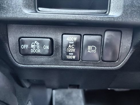 Used 2019 Toyota Tacoma TRD Off-Road w/ Technology Package AWD/4WD image 18