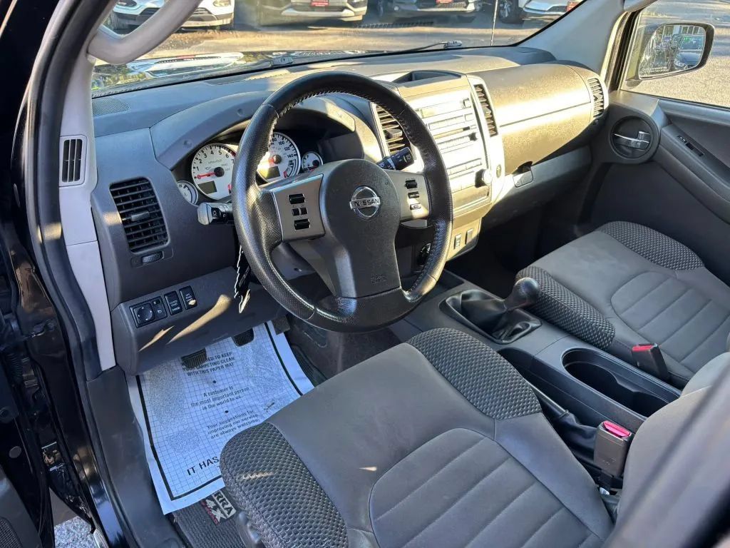 Used 2012 Nissan Xterra PRO-4X AWD/4WD image 2