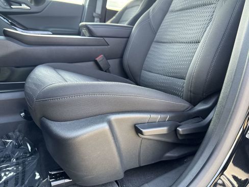 Used 2025 Chevrolet Equinox LT FWD image 26