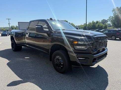 Used 2025 RAM 3500 Big Horn AWD/4WD image 8