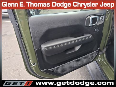 Used 2023 Jeep Wrangler Sahara image 24