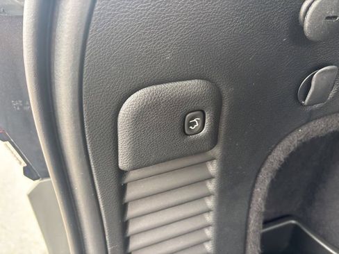 Used 2020 Jeep Grand Cherokee Altitude AWD/4WD image 15