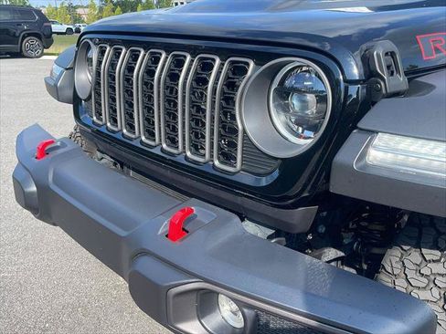 Certified 2025 Jeep Wrangler Rubicon AWD/4WD image 16