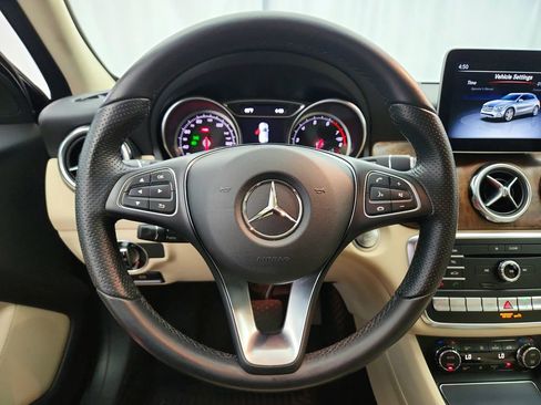 Used 2018 Mercedes-Benz GLA 250 4MATIC w/ Premium Package image 14