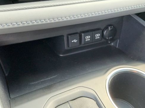 Used 2021 Toyota Highlander XLE AWD/4WD image 33