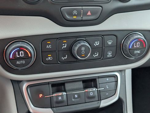Used 2024 GMC Terrain SLT FWD image 28