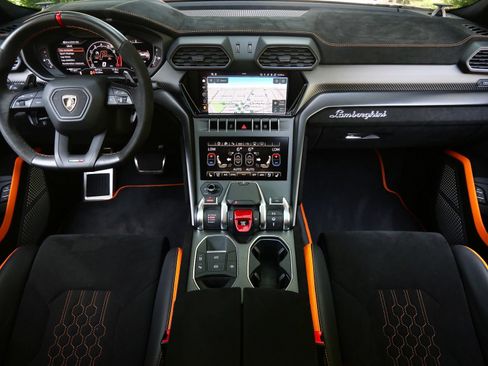 Used 2024 Lamborghini Urus Performante AWD/4WD image 7