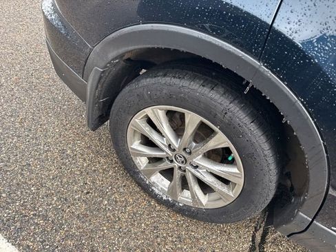 Used 2018 Toyota RAV4 Limited w/ Advanced Technology Package image 5