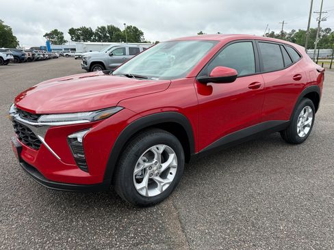 New 2026 Chevrolet Trax LS FWD image 19