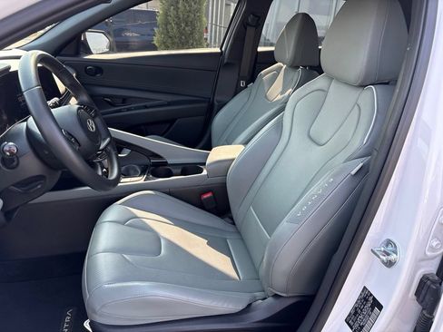 Certified 2025 Hyundai Elantra Limited FWD image 5
