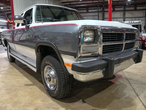 Used 1992 Dodge D/W Truck 250 image 12