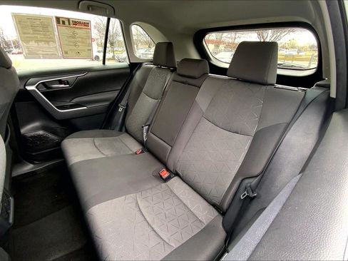 Used 2021 Toyota RAV4 XLE FWD image 30