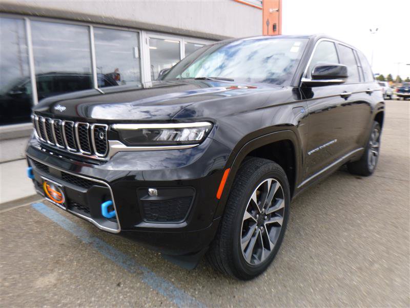 Used 2023 Jeep Grand Cherokee Overland w/ Advanced Protech Group III AWD/4WD image 1