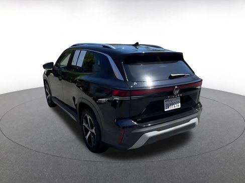 Used 2026 Volkswagen Tiguan SE FWD image 9