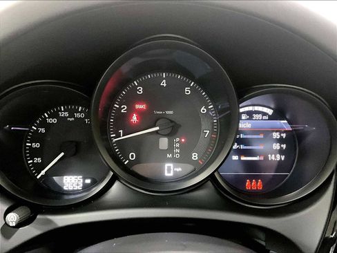 Used 2025 Porsche Macan image 24