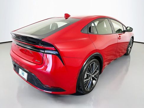 Used 2025 Toyota Prius XLE image 5