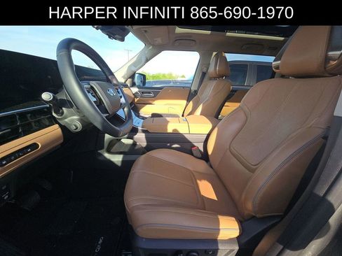 Used 2025 INFINITI QX80 Sensory image 5