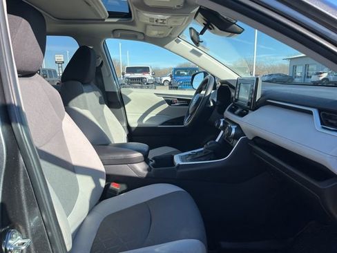 Used 2022 Toyota RAV4 XLE w/ Convenience Package image 17