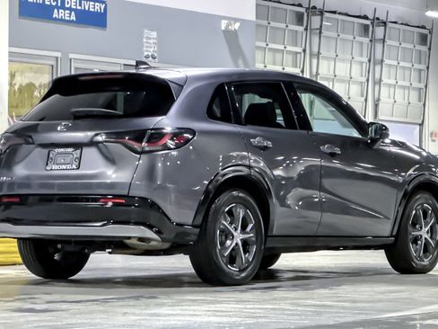 Used 2023 Honda HR-V EX-L image 8