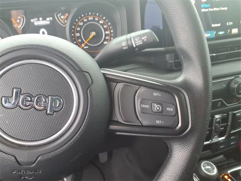 Used 2025 Jeep Gladiator Sport image 14