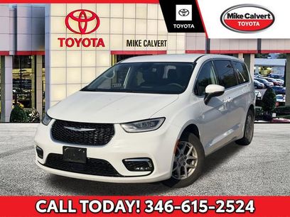 Used 2023 Chrysler Pacifica Touring-L