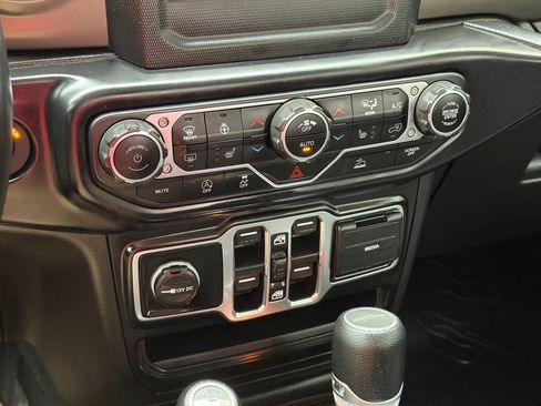 Used 2021 Jeep Gladiator Sport image 15