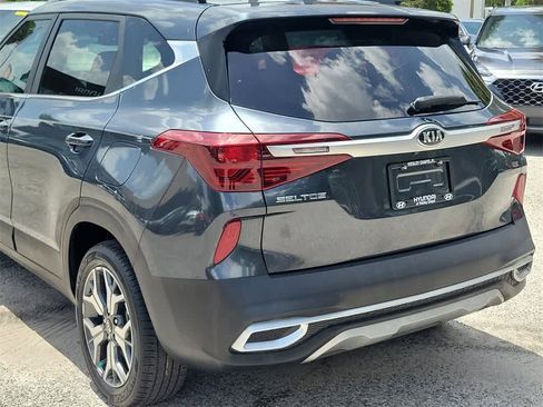 Used 2021 Kia Seltos EX image 6