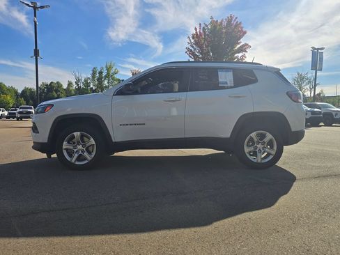 Used 2024 Jeep Compass Latitude AWD/4WD image 4
