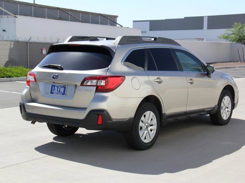 Used 2018 Subaru Outback 2.5i Premium AWD/4WD image 5