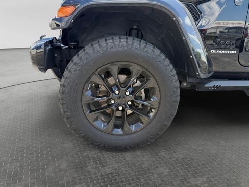 Used 2021 Jeep Gladiator Overland AWD/4WD image 9