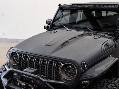 Used 2025 Jeep Gladiator Sport AWD/4WD image 24
