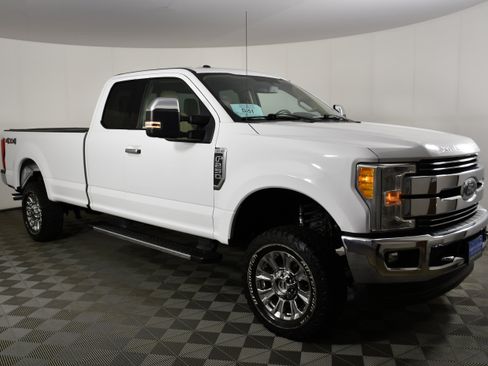 Used 2017 Ford F250 Lariat w/ Chrome Package AWD/4WD image 4