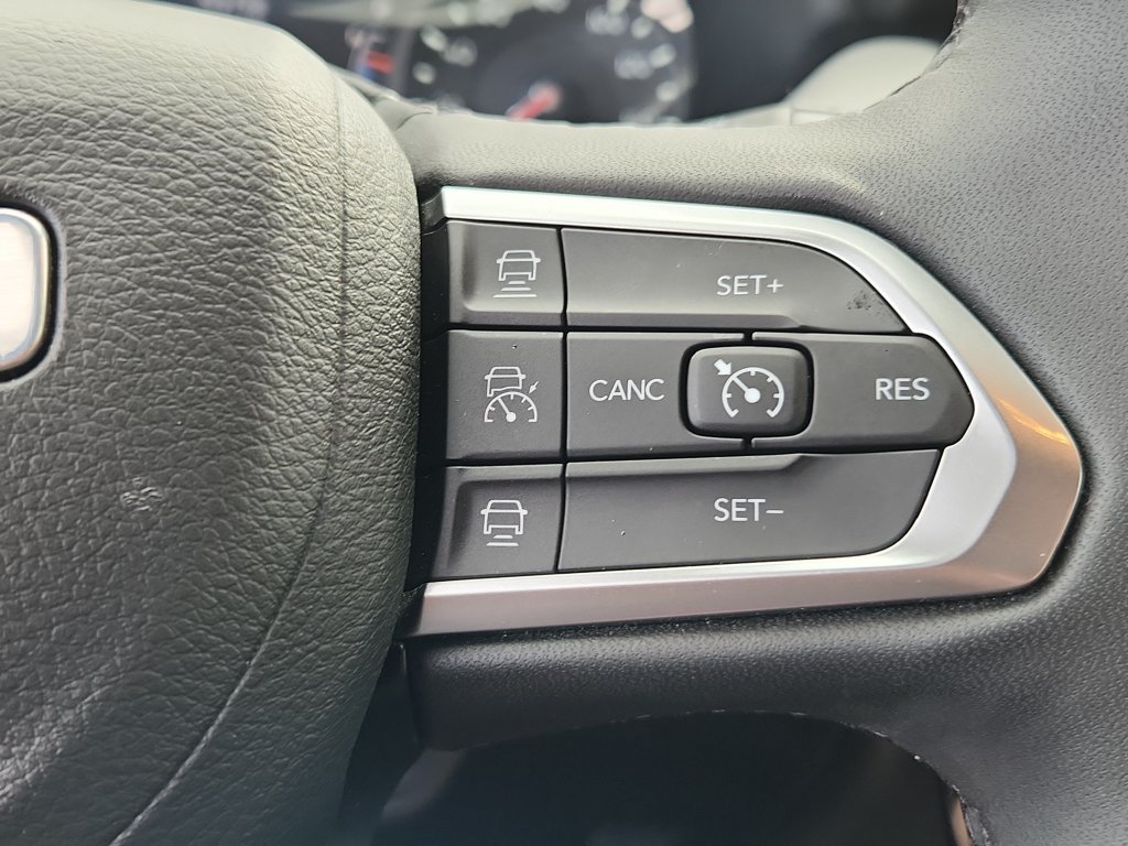 Used 2025 Jeep Compass Limited AWD/4WD image 19