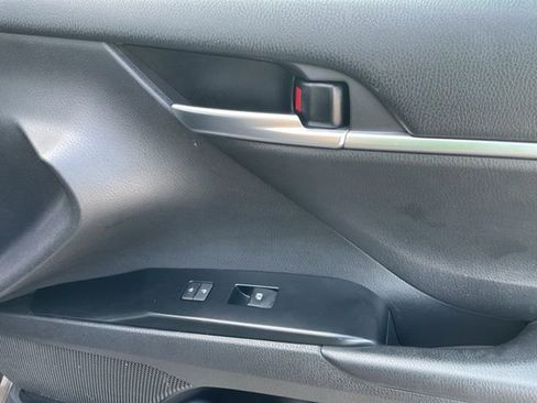 Used 2018 Toyota Camry LE image 14