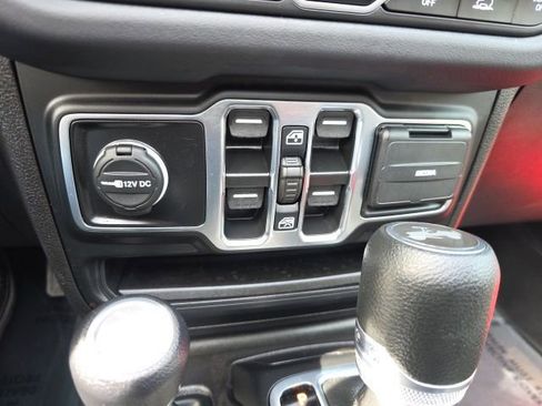 Used 2025 Jeep Wrangler Unlimited Sahara w/ Safety Group image 31