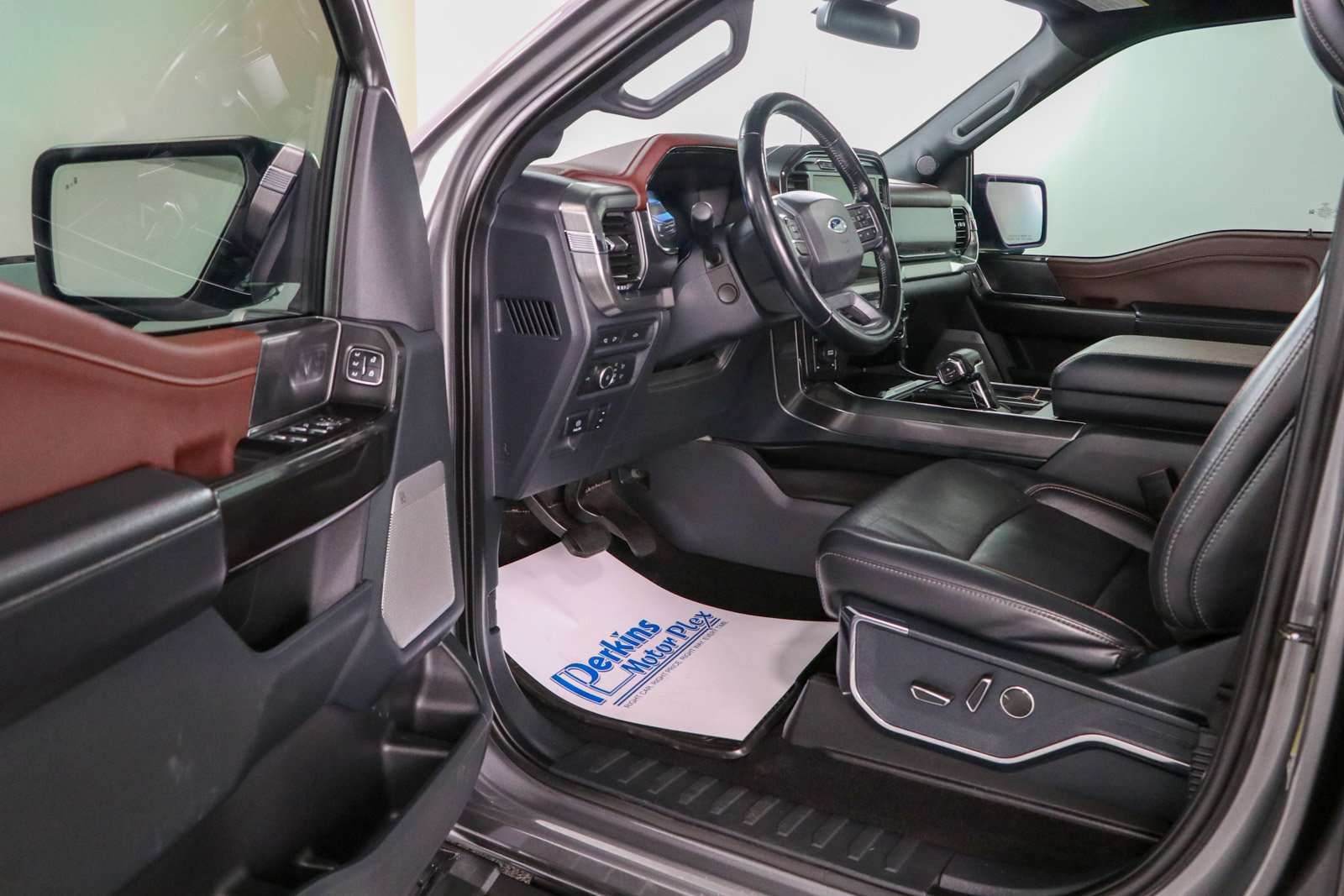 Used 2021 Ford F150 Lariat w/ Equipment Group 502A High AWD/4WD image 4