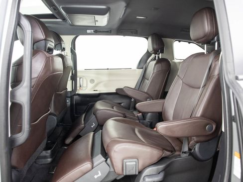 Used 2024 Toyota Sienna Platinum AWD/4WD image 16