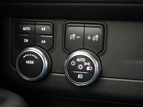Used 2023 GMC Yukon Denali AWD/4WD image 26