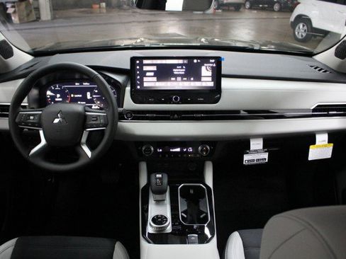 New 2026 Mitsubishi Outlander SE image 20