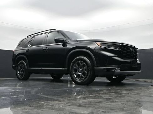 Used 2025 Honda Pilot TrailSport image 43
