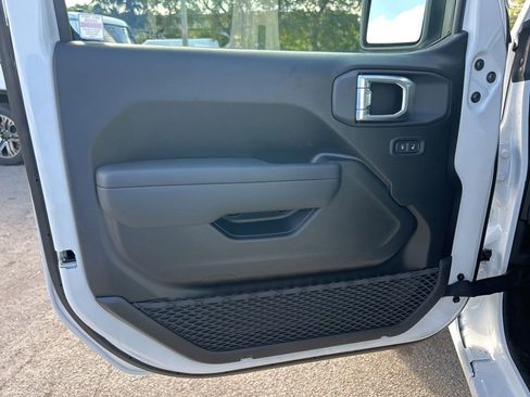 New 2026 Jeep Gladiator Sport image 32